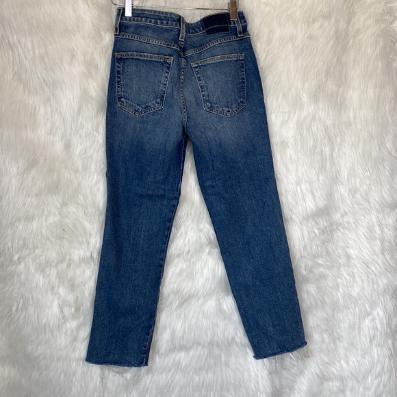 AMO
Chloe Crop Raw Hem Jeans - Picture 9 of 13